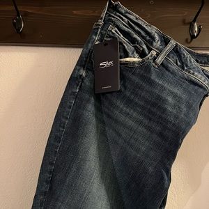 NWT Silver jeans Suki Mid Rise Skinny Crop Jeans Plus Size